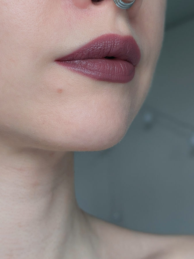 MAC MACximal Matte Lipstick Soar, плотный слой, дневной свет