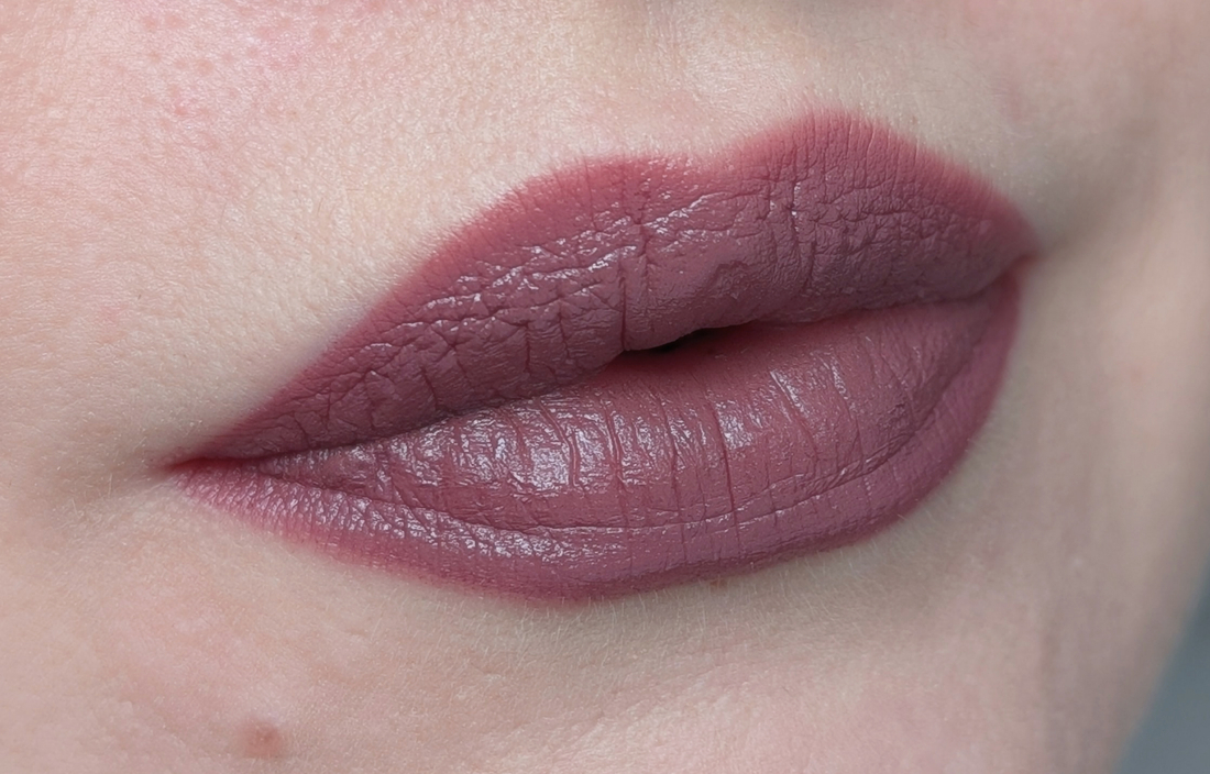 MAC MACximal Matte Lipstick Soar, плотный слой, дневной свет