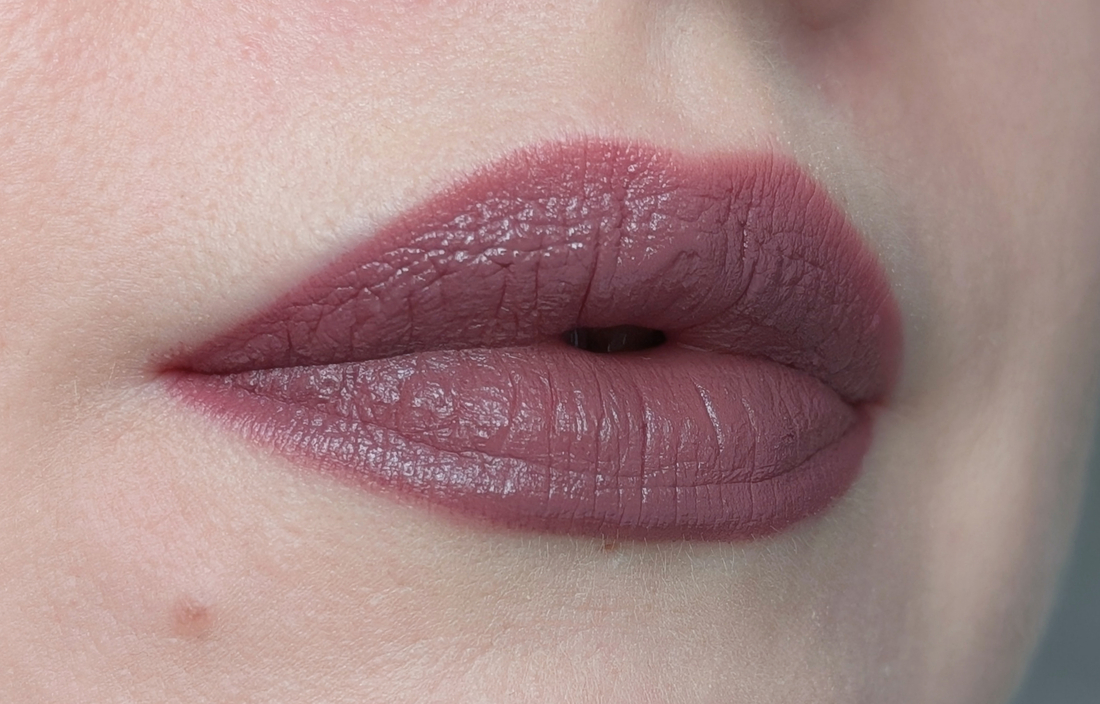 MAC MACximal Matte Lipstick Soar, плотный слой, дневной свет