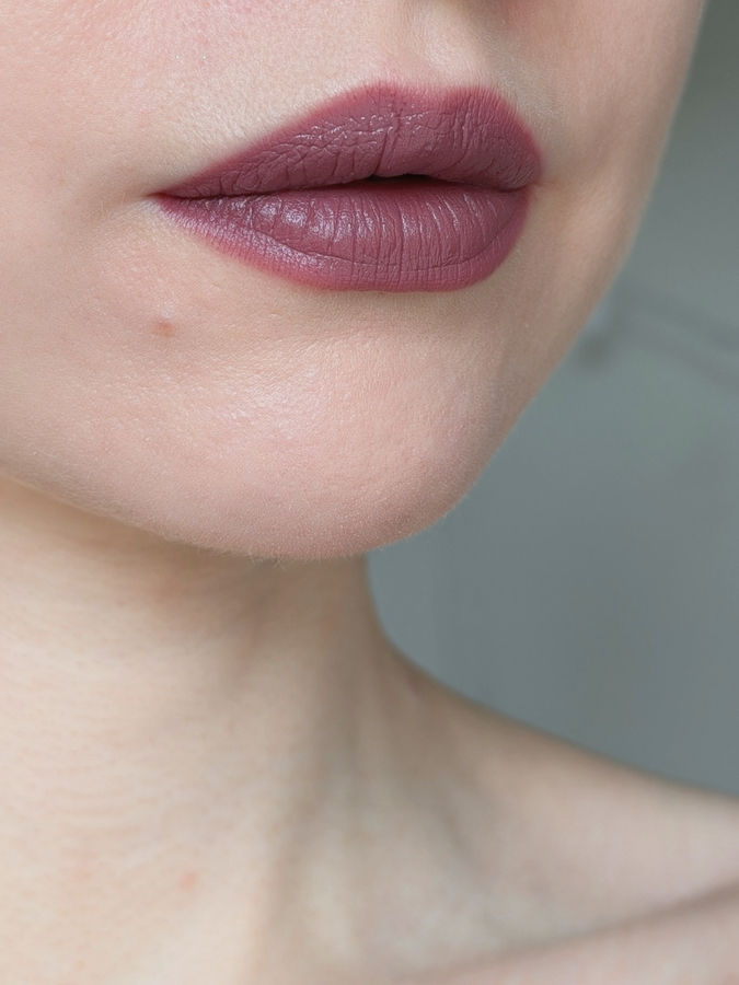 MAC MACximal Matte Lipstick Soar, плотный слой, дневной свет