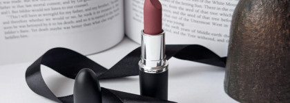 Повседневная мрачность с MAC Macximal Matte Lipstick 650 Soar