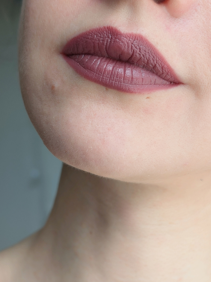 MAC MACximal Matte Lipstick Soar, средний слой, дневной свет