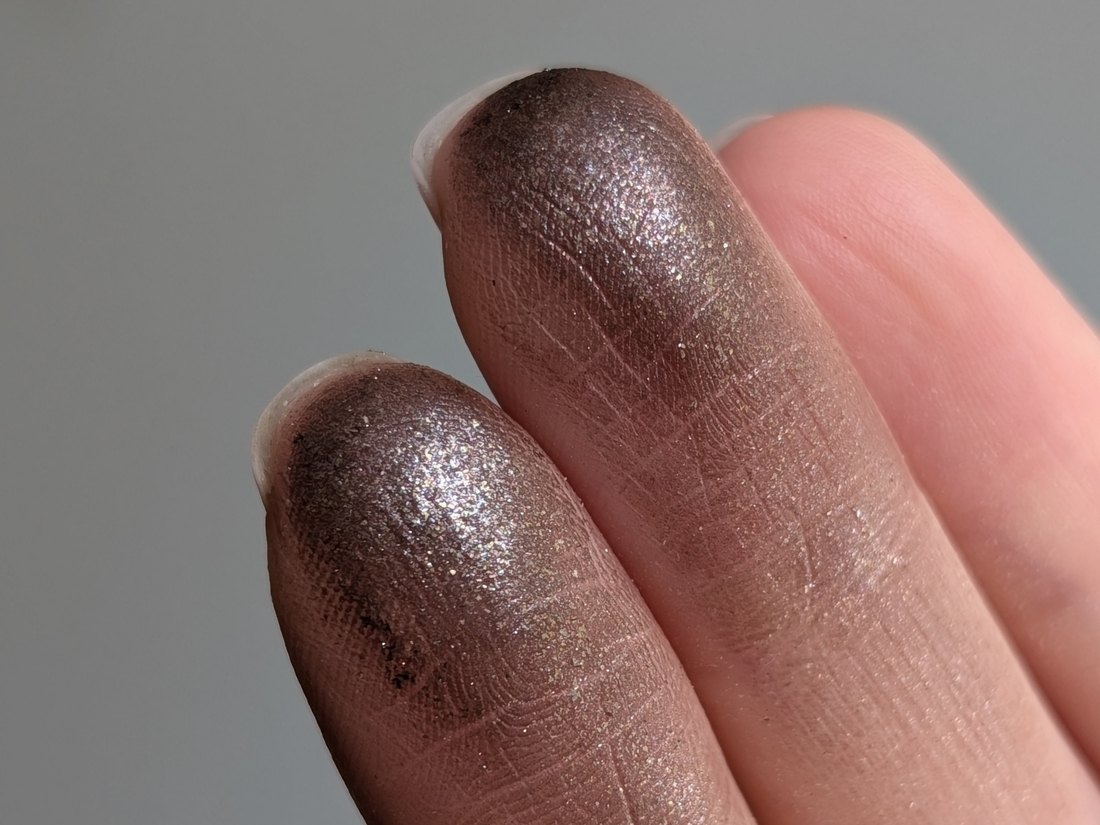 Bodyography Glitter Pigment Caviar, дневной свет
