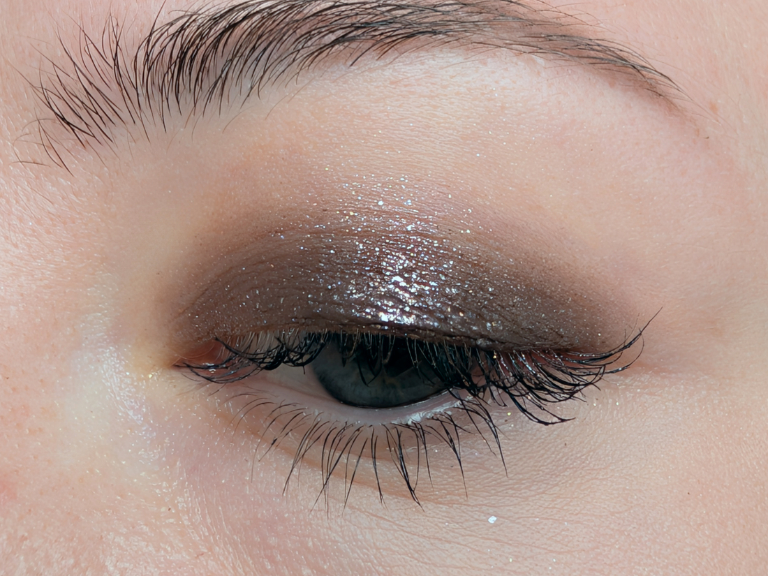 Bodyography Glitter Pigment Caviar, плотный слой, дневной свет