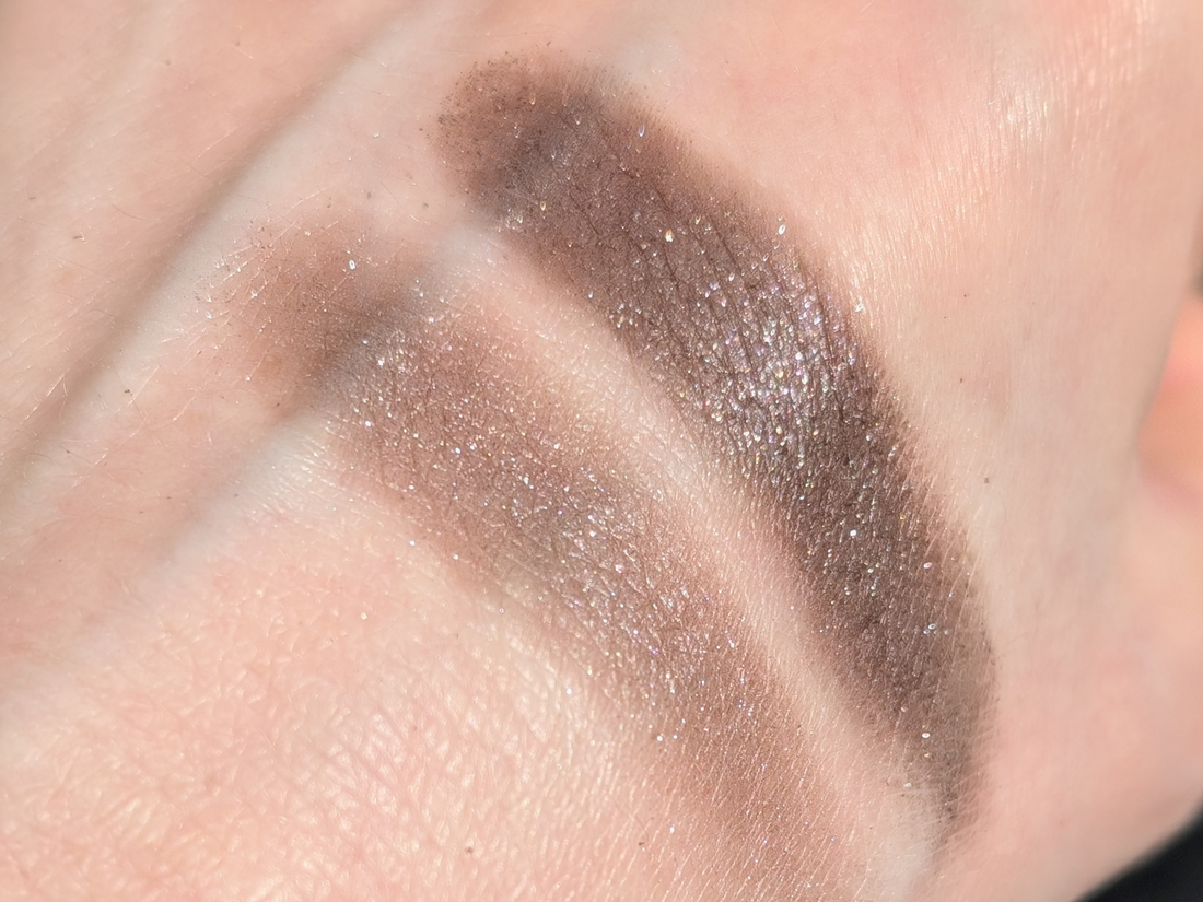 Bodyography Glitter Pigment Caviar, мягкий солнечный свет