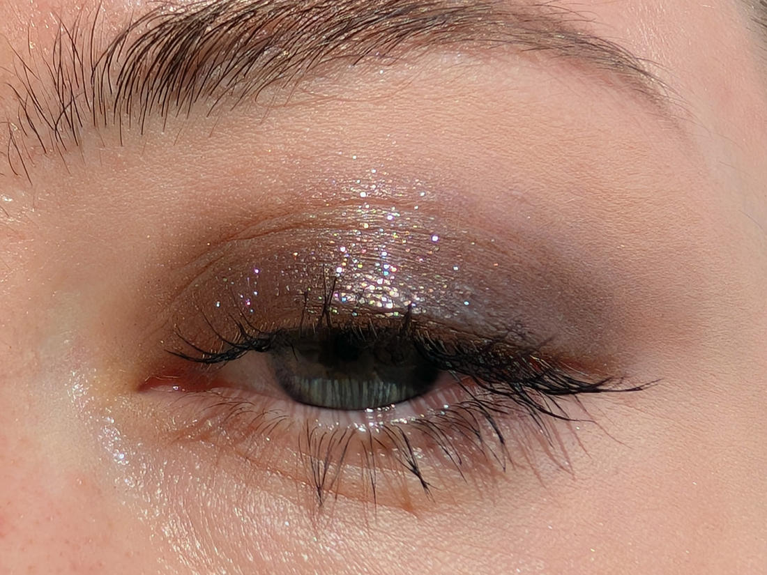 Bodyography Glitter Pigment Caviar, плотный слой, солнце