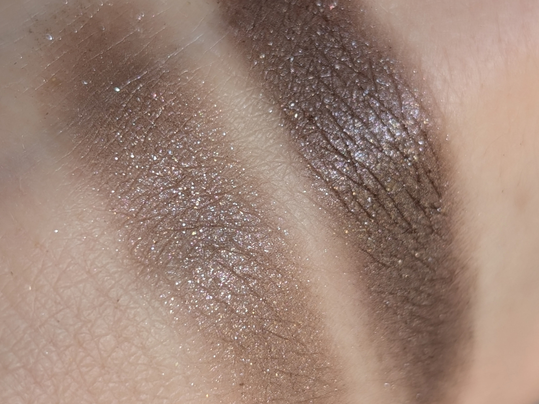 Bodyography Glitter Pigment Caviar, дневной свет
