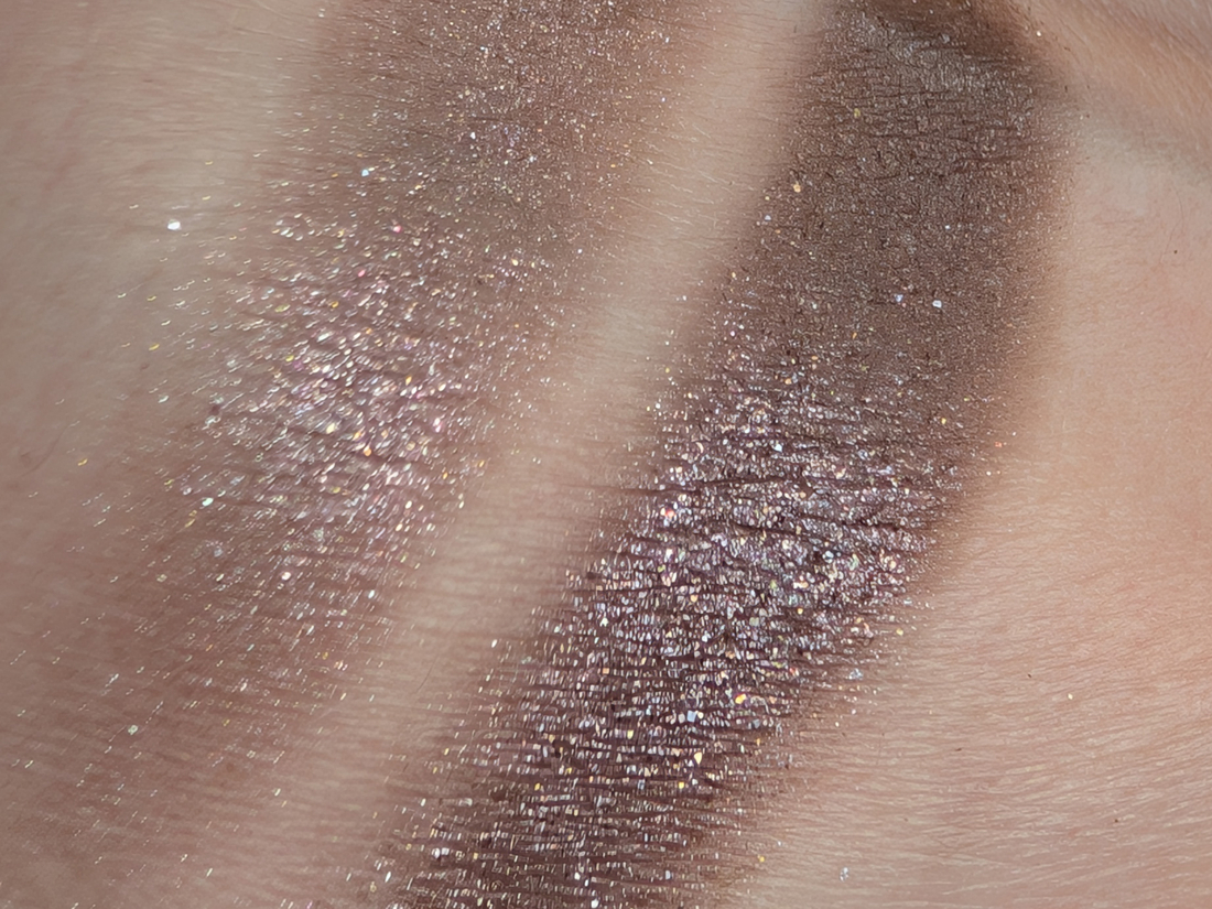 Bodyography Glitter Pigment Caviar, дневной свет