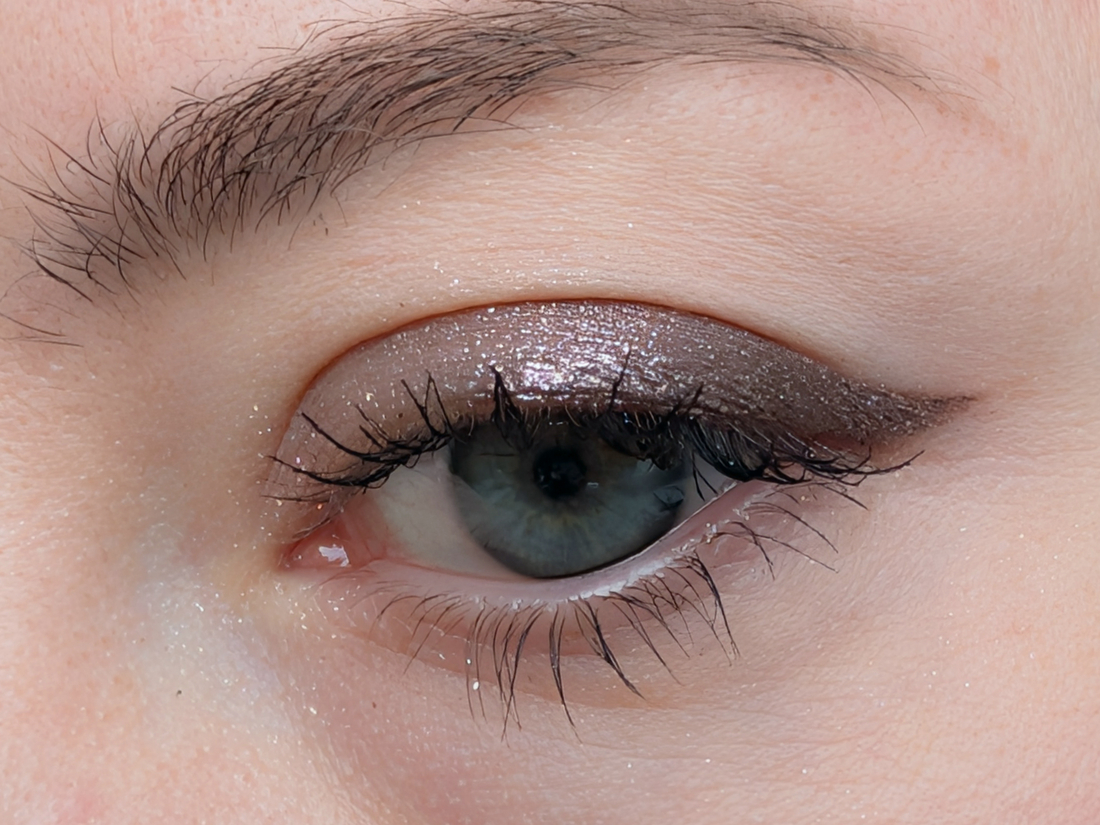 Bodyography Glitter Pigment Caviar, дневной свет