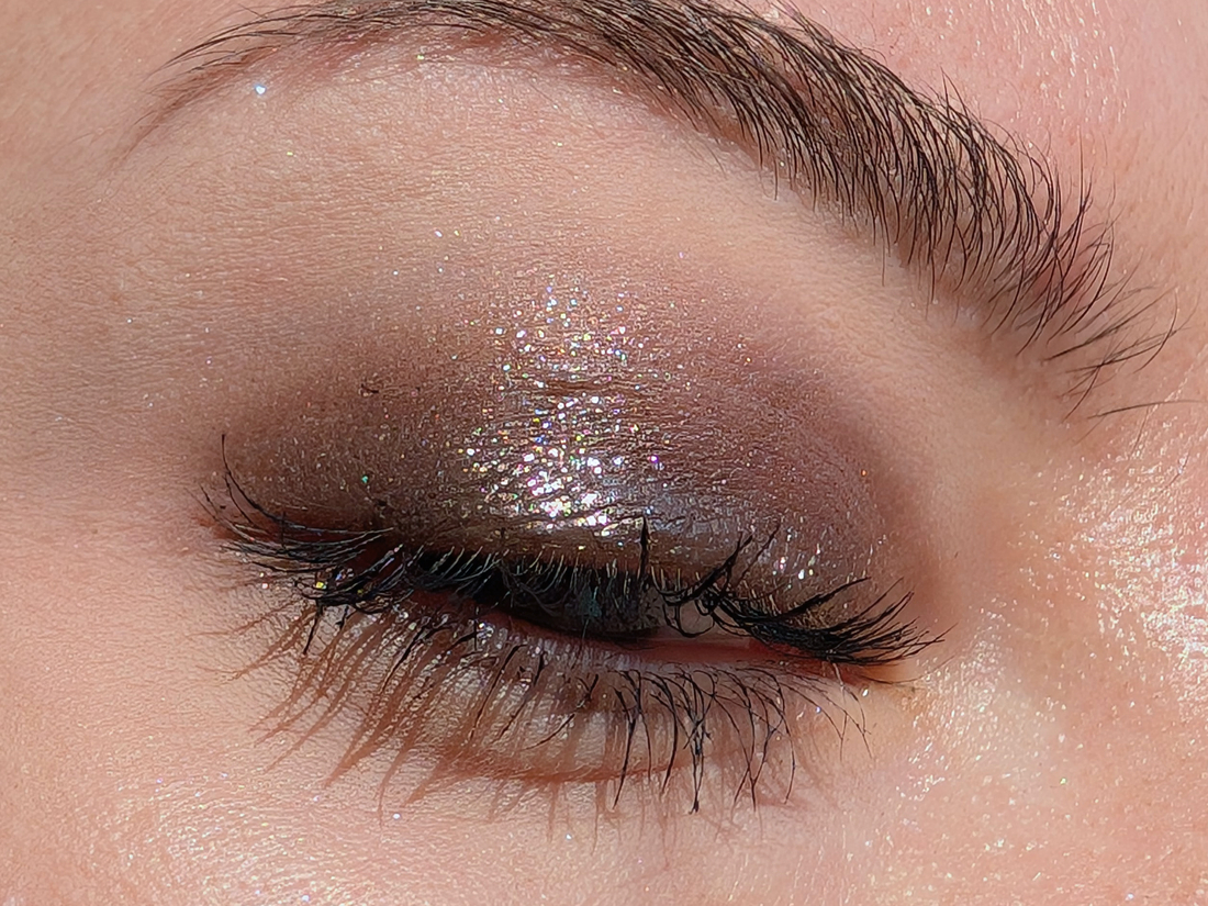 Bodyography Glitter Pigment Caviar, плотный слой, солнце