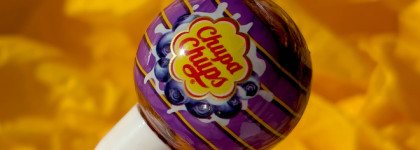 Вредная сладость от Chupa Chups: жидкая помада-тинт Lip Locker в оттенке 11 Blueberry Yogurt