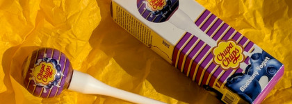 Вредная сладость от Chupa Chups: жидкая помада-тинт Lip Locker в оттенке 11 Blueberry Yogurt