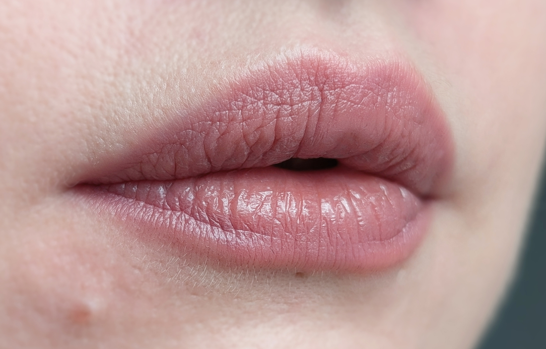 Chupa Chups Blueberry Yogurt, тонкий слой, нанесение пальцем, дневной свет