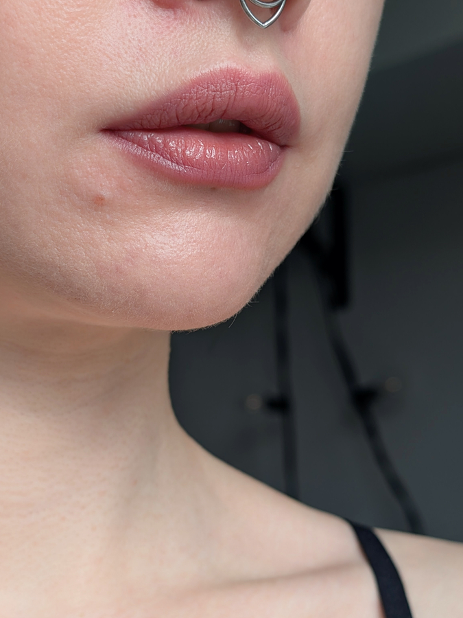 Chupa Chups Blueberry Yogurt, тонкий слой, нанесение пальцем, мягкий солнечный свет