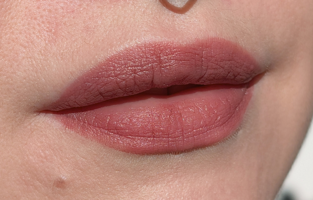 MAC Powder Kiss Kinda Soar-ta, один слой, солнце