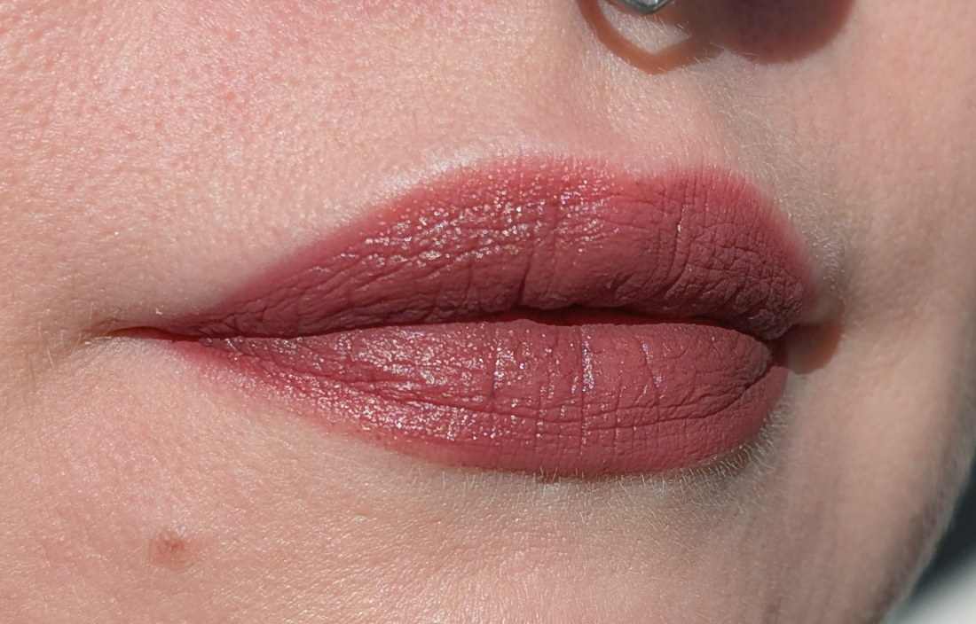 MAC Powder Kiss Kinda Soar-ta, несколько слоёв, солнце