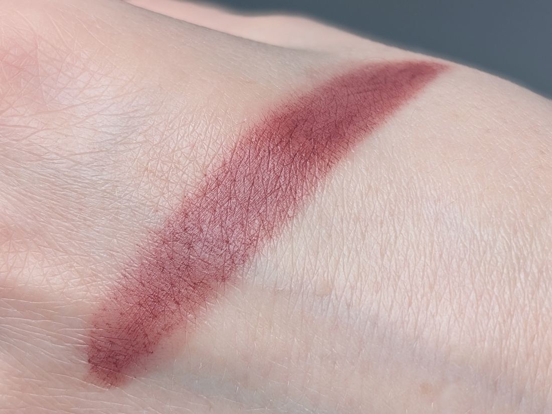 MAC Powder Kiss Kinda Soar-ta, несколько слоёв, дневной свет