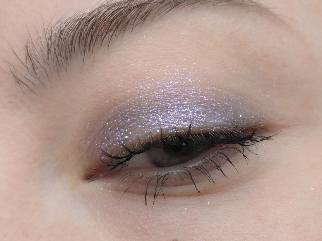 Ne Blednaya Magic Dust Lilac Silver, плотный слой, дневной свет