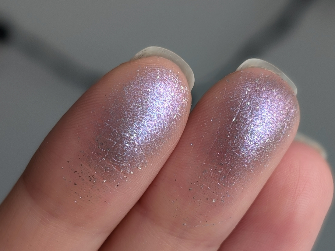 Ne Blednaya Magic Dust Lilac Silver, плотный слой, дневной свет