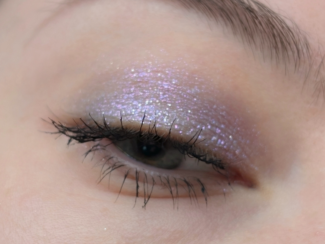 Ne Blednaya Magic Dust Lilac Silver, плотный слой, дневной свет