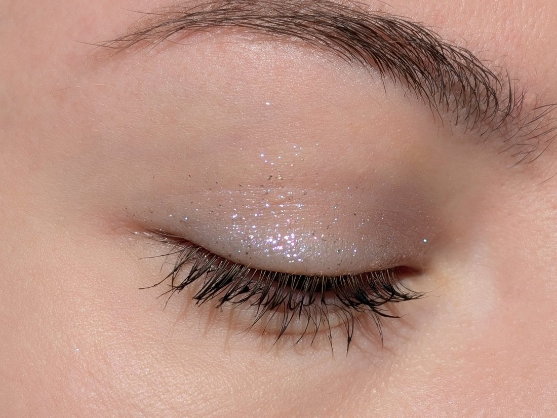 Ne Blednaya Magic Dust Lilac Silver, тонкий слой, солнце