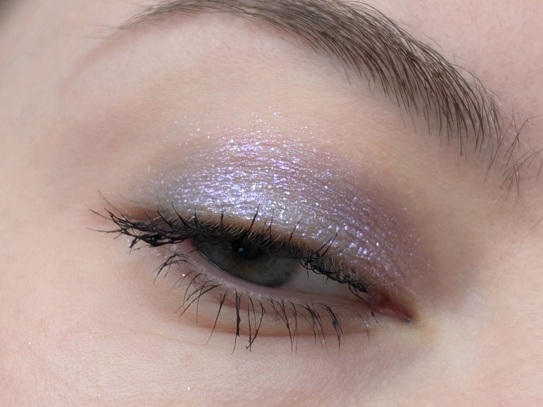 Ne Blednaya Magic Dust Lilac Silver, плотный слой, дневной свет