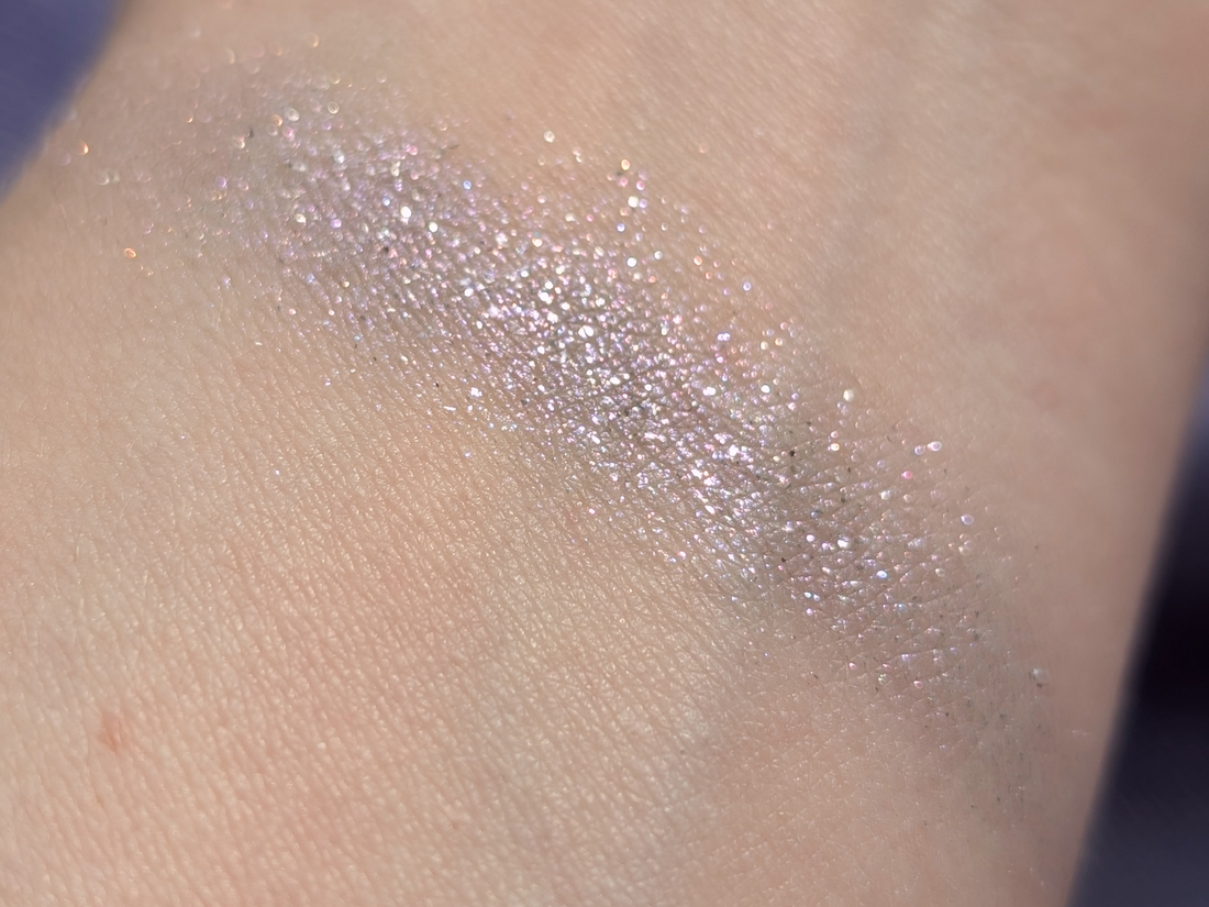 Ne Blednaya Magic Dust Lilac Silver, средний слой, мягкий солнечный свет