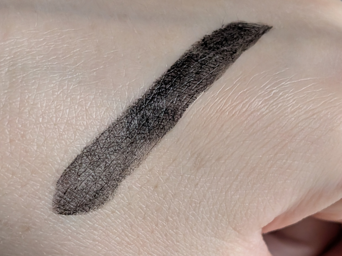 Catrice Mystic Forest Lipstick C01 Deepest Secret, один слой, дневной свет