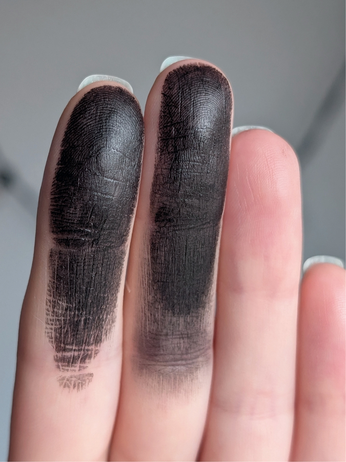 Catrice Mystic Forest Lipstick C01 Deepest Secret, дневной свет