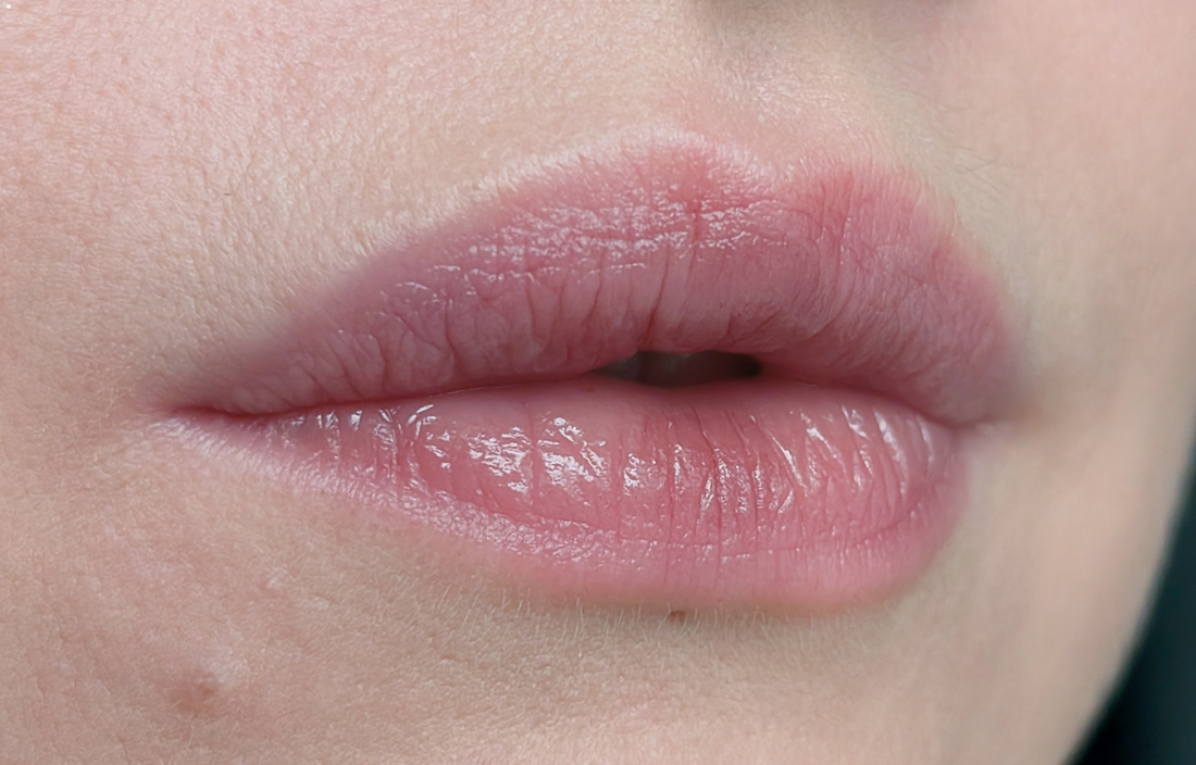 Laka Fruity Glam Tint 123 Unsweet Berry, расушёванная капля, дневной свет