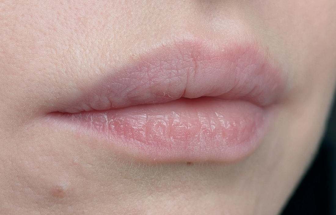 Губы без тинта