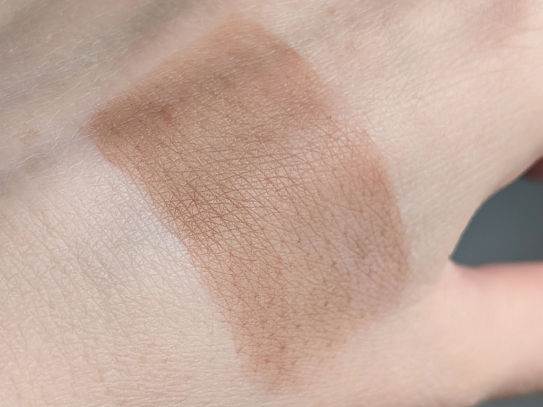 Laka Fruity Glam Tint 121 Ash Nut, тинт после удаления салфеткой, дневной свет