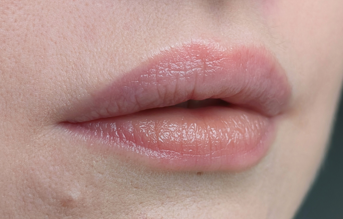 Laka Fruity Glam Tint 121 Ash Nut, растушёванная капля, дневной свет