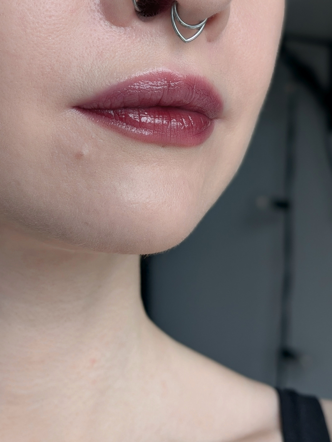 Laka Fruity Glam Tint 123 Unsweet Berry, один слой, дневной свет