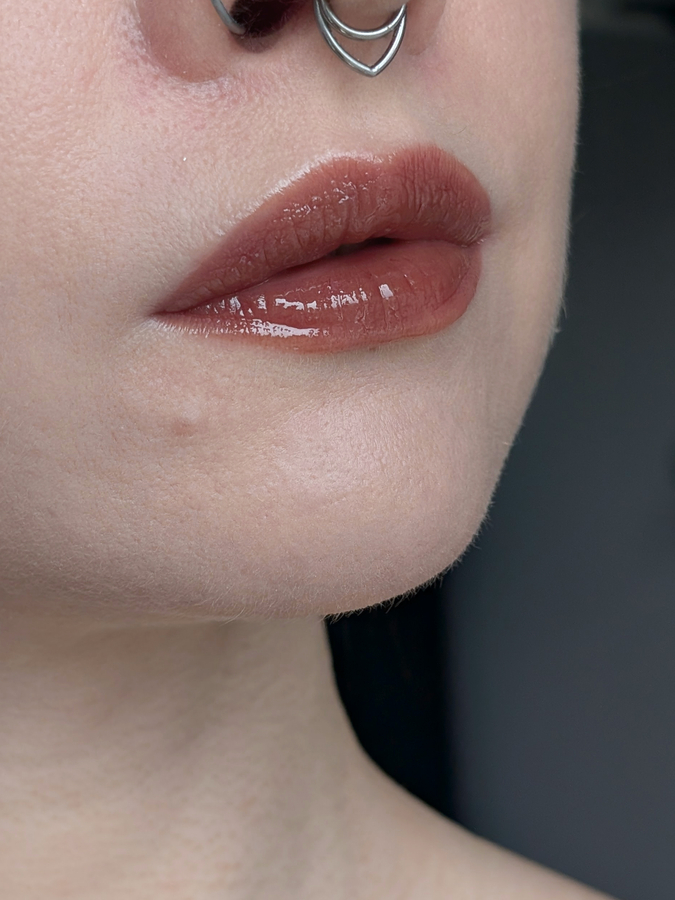 Laka Fruity Glam Tint 121 Ash Nut, два слоя, холодный дневной свет