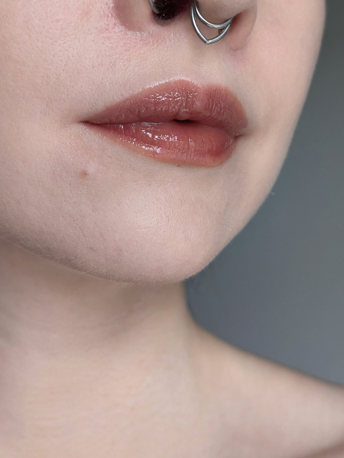 Laka Fruity Glam Tint 121 Ash Nut, полтора слоя, дневной свет