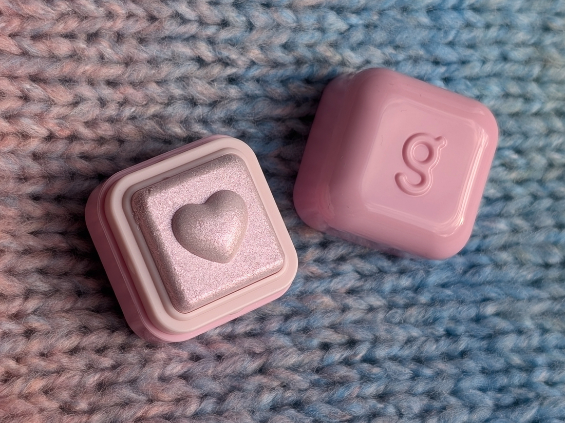 Colorgram Milk Bling Heartlighter 02 Pink Heart, дневной свет