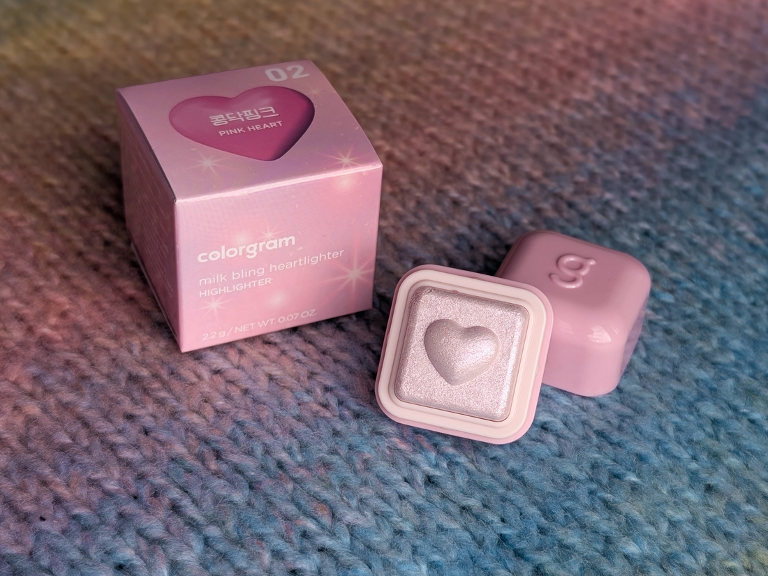 Colorgram Milk Bling Heartlighter 02 Pink Heart, дневной свет