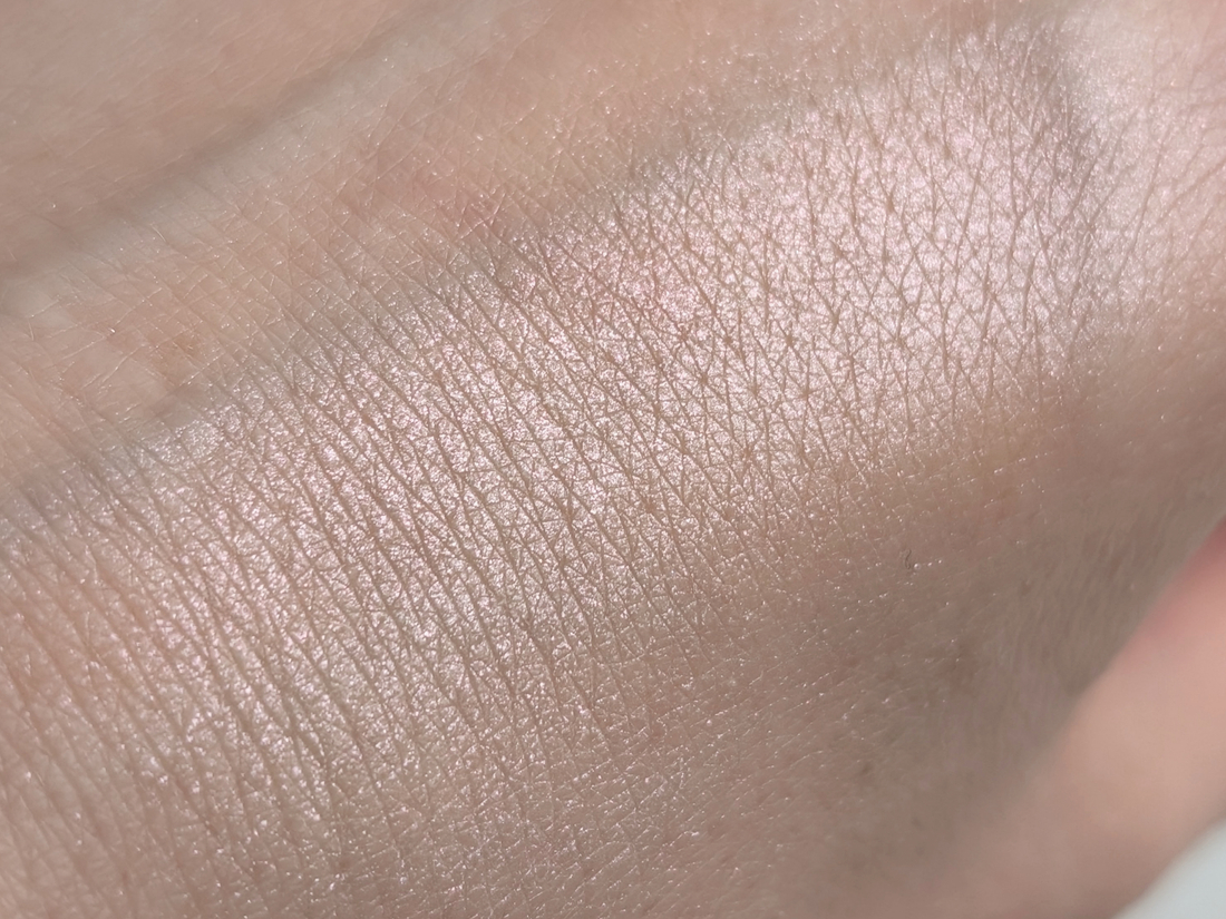 Colorgram Milk Bling Heartlighter 02 Pink Heart, мягкий солнечный свет