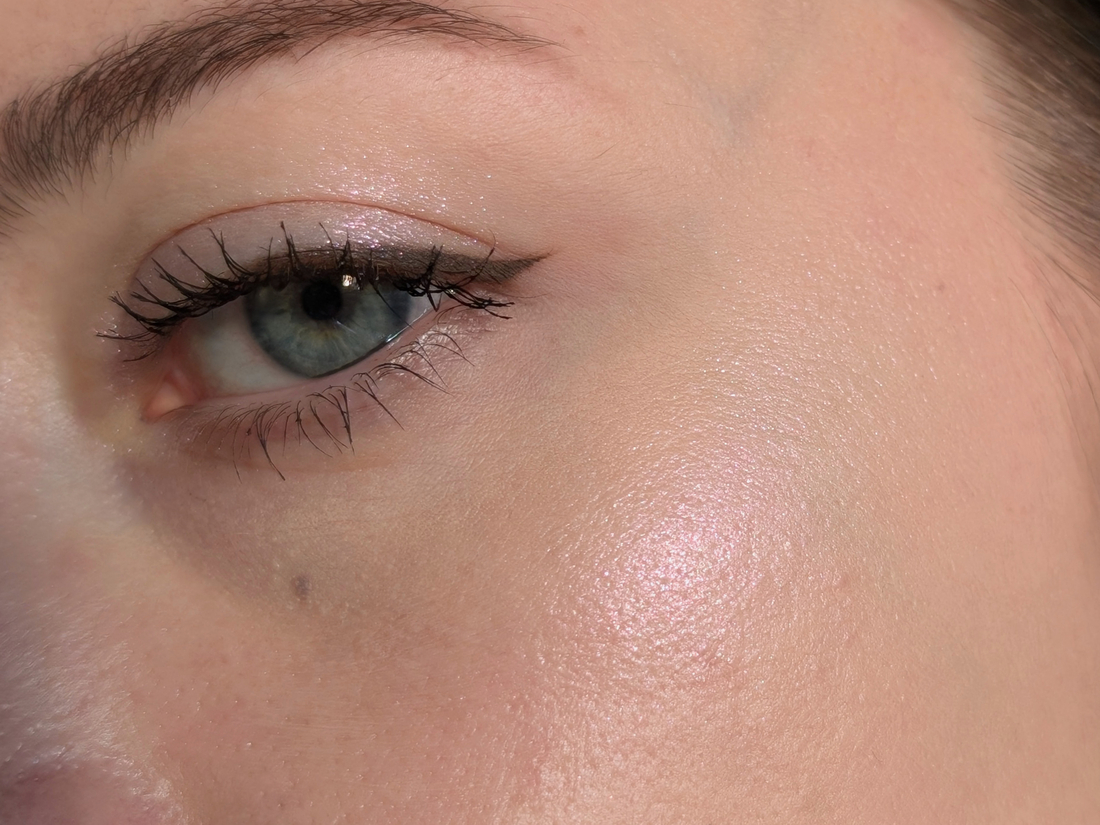 Colorgram Milk Bling Heartlighter 02 Pink Heart, мягкий солнечный свет