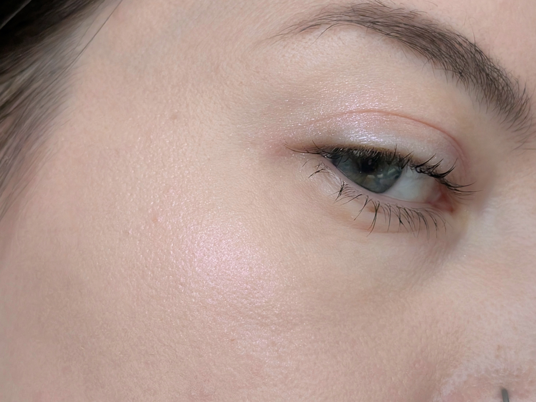 Colorgram Milk Bling Heartlighter 02 Pink Heart, дневной свет