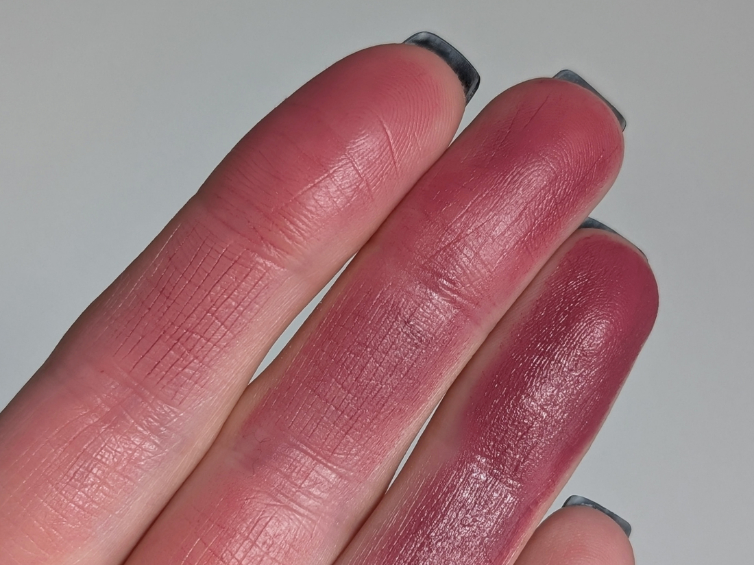 Laka Bulky Matte Lipstick 410 Bold Berry, растушёвана/1слой/наслоила, дневной свет