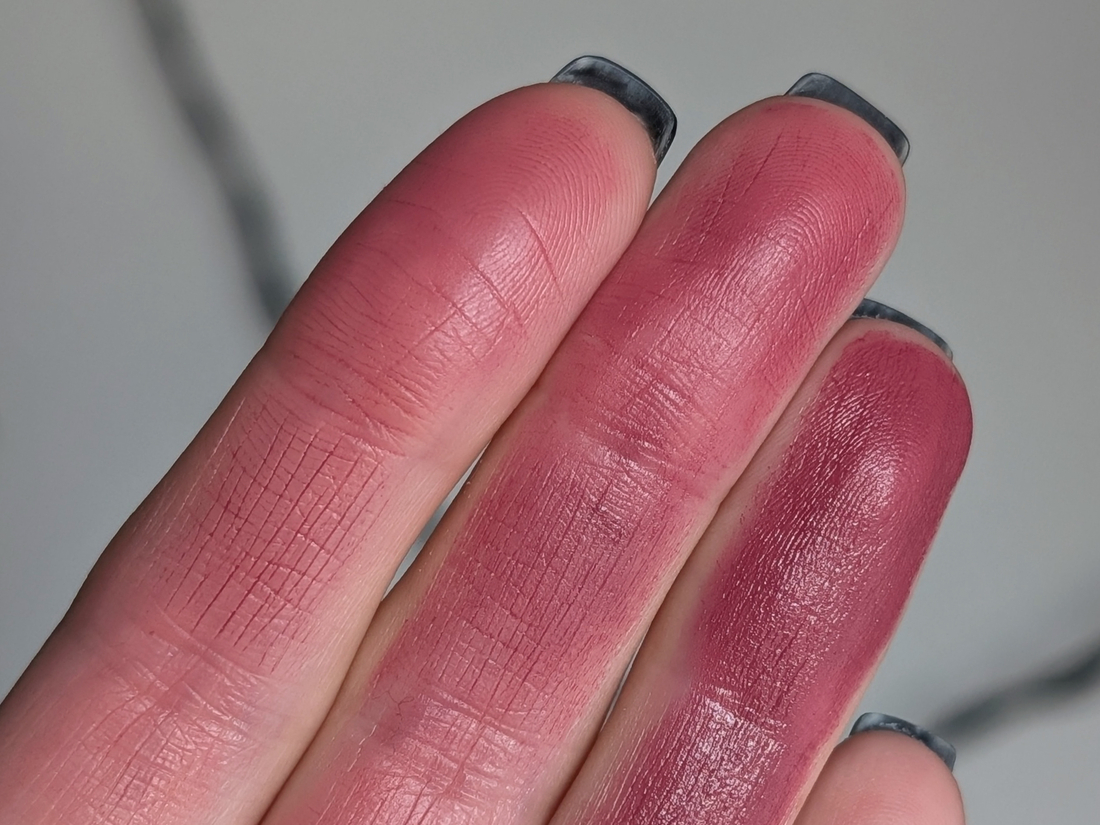 Laka Bulky Matte Lipstick 410 Bold Berry, растушёвана/1слой/наслоила, дневной свет