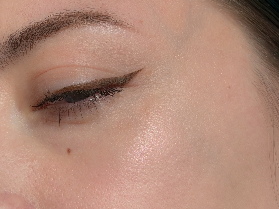 Clio Prism Highlighter 04 Grace Opal, тонкий слой, мягкий солнечный свет