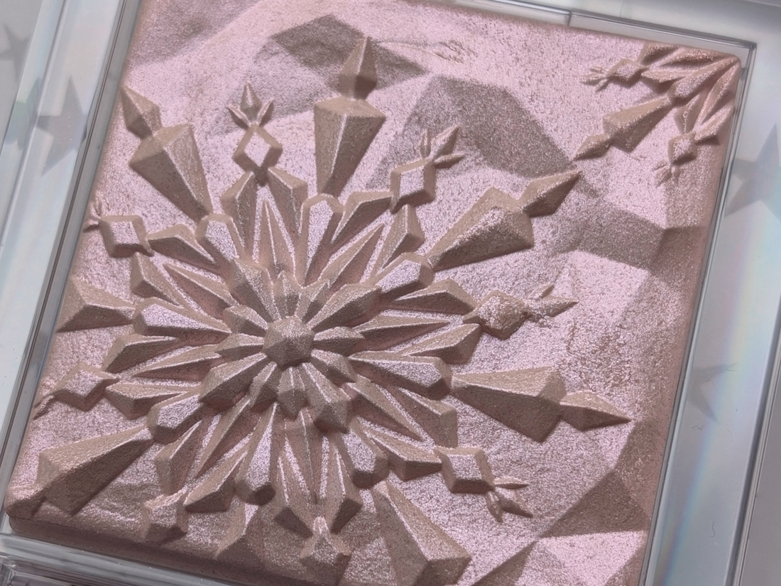 Clio Prism Highlighter 06 Violet Ruby, дневной свет