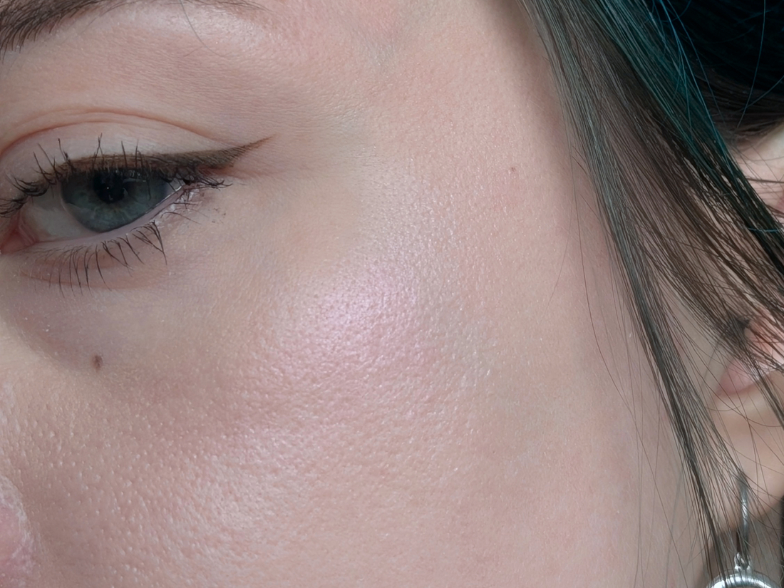 Clio Prism Highlighter 06 Violet Ruby, тонкий слой, дневной свет