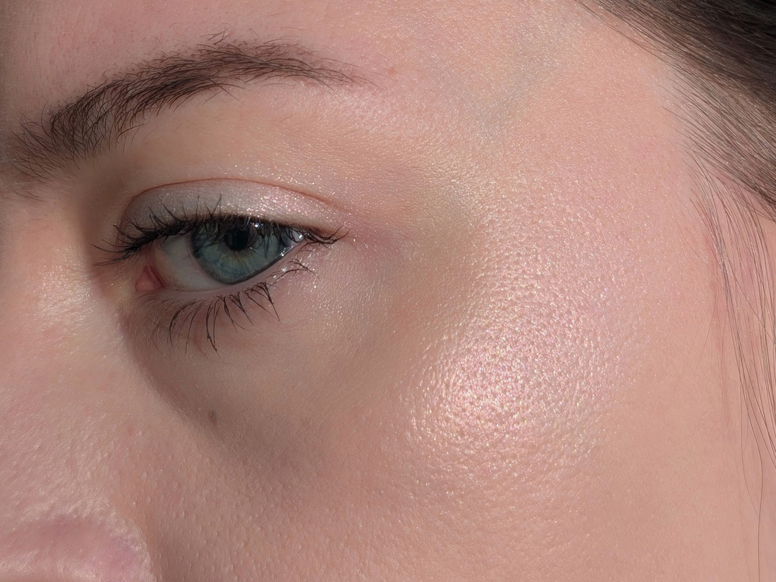Clio Prism Highlighter 04 Grace Opal, плотный слой, мягкое солнце
