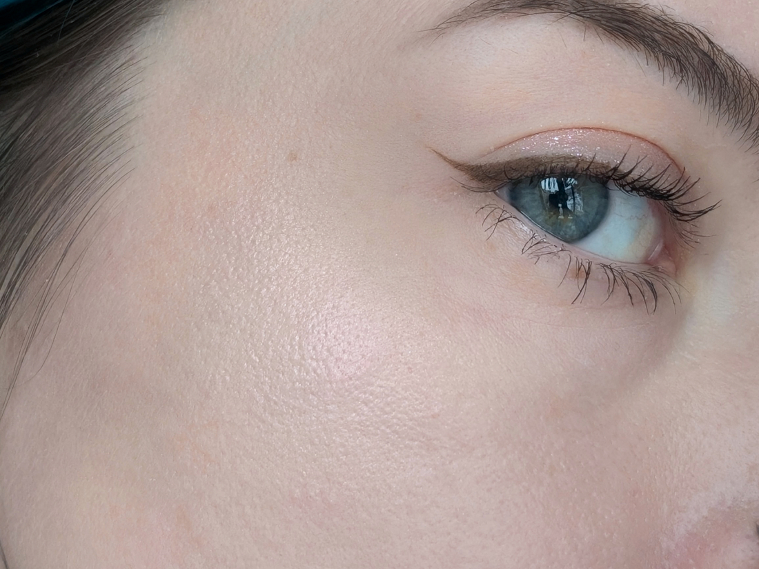 Clio Prism Highlighter 04 Grace Opal, средний слой, дневной свет