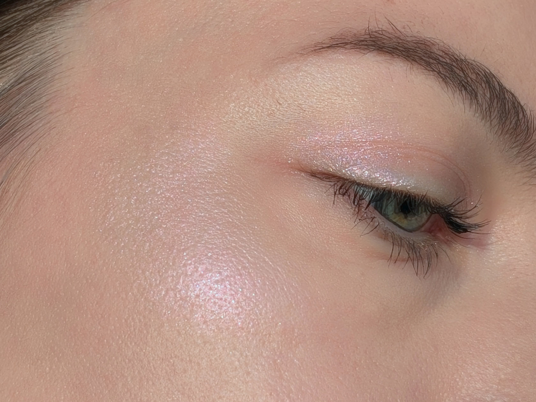 Clio Prism Highlighter 06 Violet Ruby на скуле и веке, средний слой, мягкое солнце