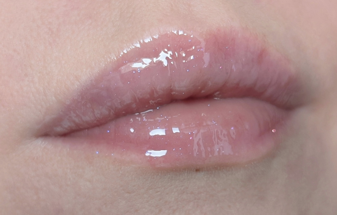 Wakemake Dewy Gel Maxi Gloss 01 Spicy Martini, дневной свет
